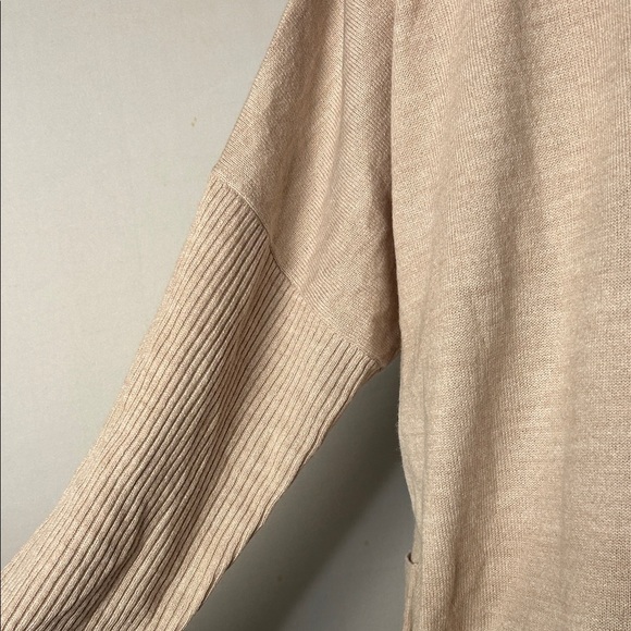 D&Co Light Tan Knit Pullover Vneck Sweater with Front Pockets Size Large - Picture 10 of 12